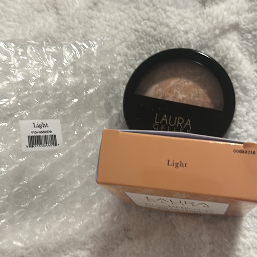 Laura Geller baked balance-N-Brighten color correcting foundation (light) NEW! - Picture 2 of 9
